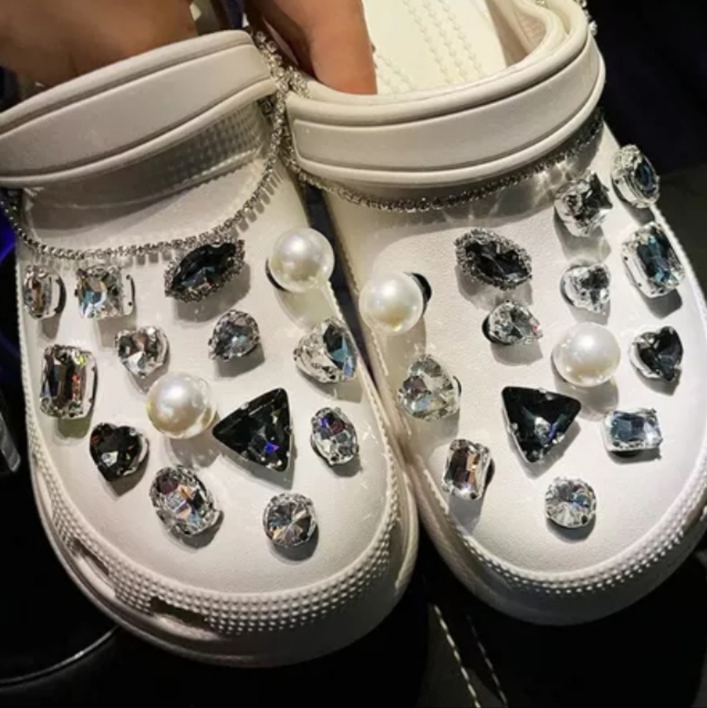 Croc Shoe Charms 30 pcs Chains Pearl's Crystal's and Light up Charms NWT